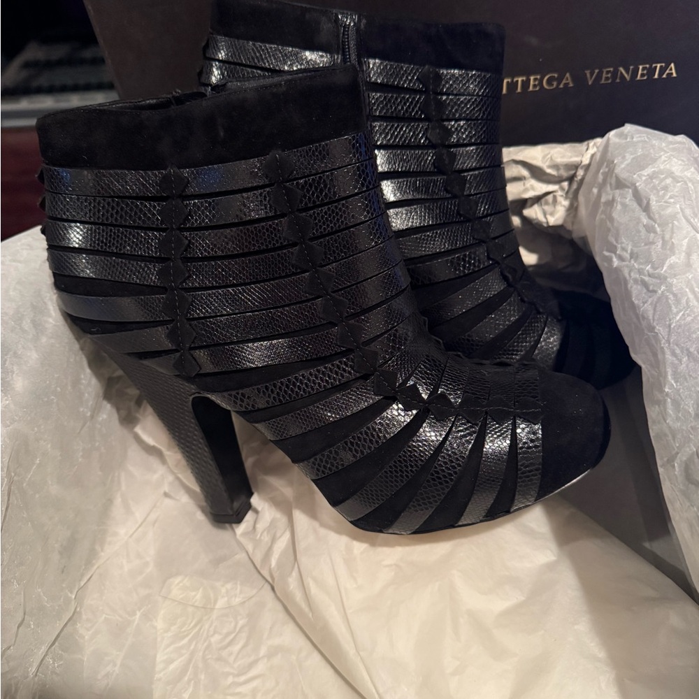 Bottega Veneta Black Textured Heeled Boots